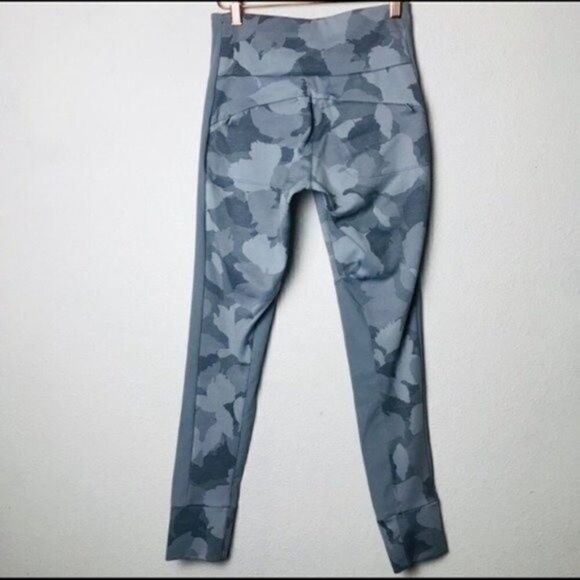 Athleta gray Essex camo hybrid leggings XS BoxF - Picture 4 of 6